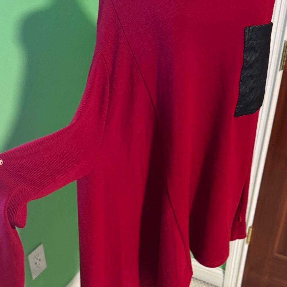 Elegant Red Off-Shoulder Sweater with Black Pocket - Picture 2 of 6